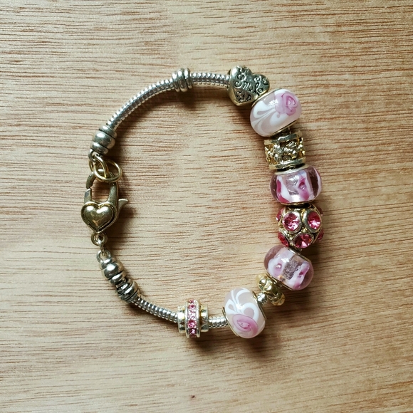 🌿 Pink Rose Charm Bracelet - Picture 2 of 3